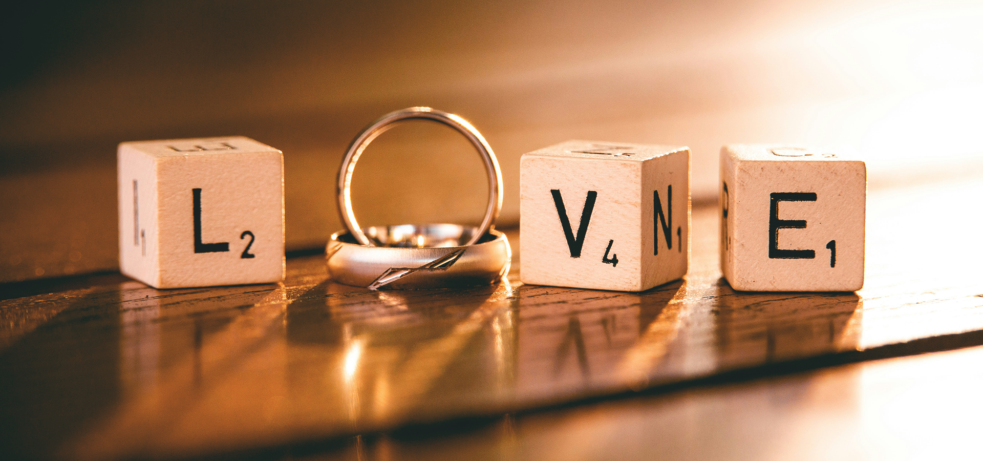 https://gefuehlvolleredekunst.de/wp-content/uploads/2023/12/hochzeit_denny-muller-BJn4pHh_WG8-unsplash.png